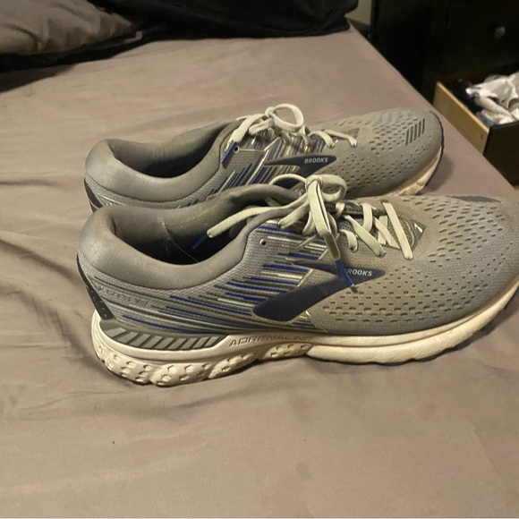 Brooks Adrenaline GTS - Picture 2 of 3